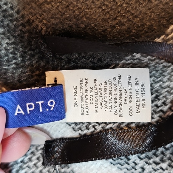 APT. 9 GRAY PLAID PONCHO HOUNDSTOOTH FRONT CLOSURE - Picture 11 of 11